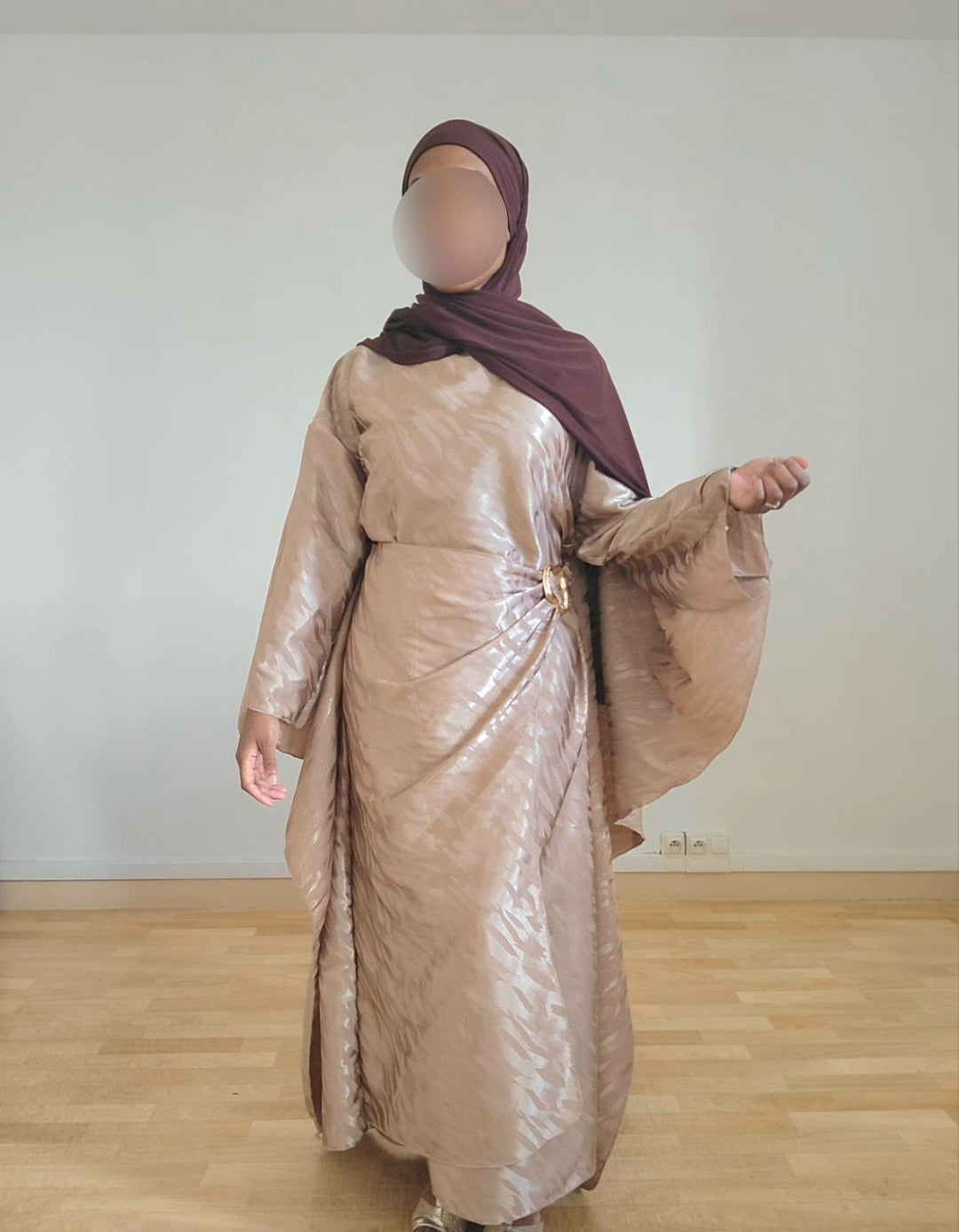 Robe cape doré